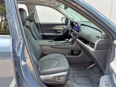 Used 2024 Toyota Grand Highlander FWD image 16