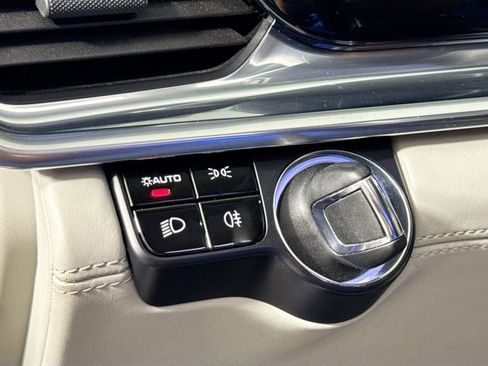 Used 2018 Porsche Panamera 4S image 19