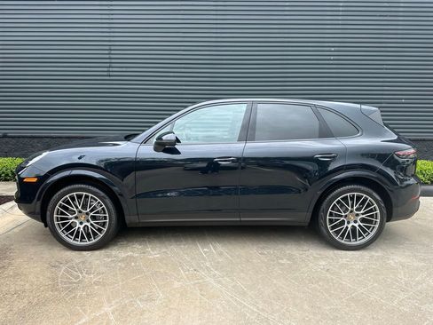 Certified 2023 Porsche Cayenne image 2