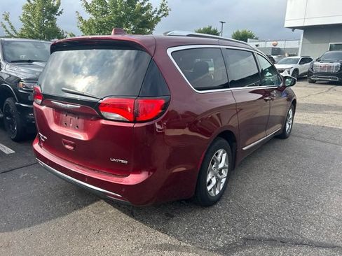 Used 2019 Chrysler Pacifica Limited FWD image 4