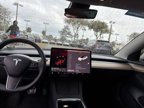 Used 2023 Tesla Model 3 Standard Range image 10