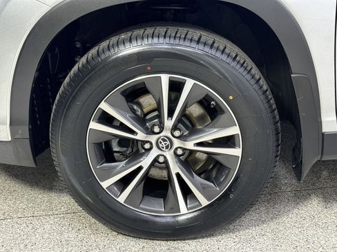 Used 2019 Toyota Highlander LE image 16