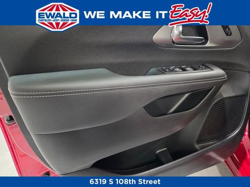 New 2026 Chrysler Pacifica Select image 13