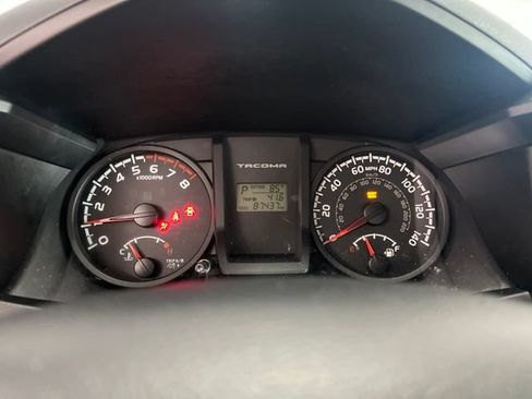 Used 2017 Toyota Tacoma SR AWD/4WD image 19