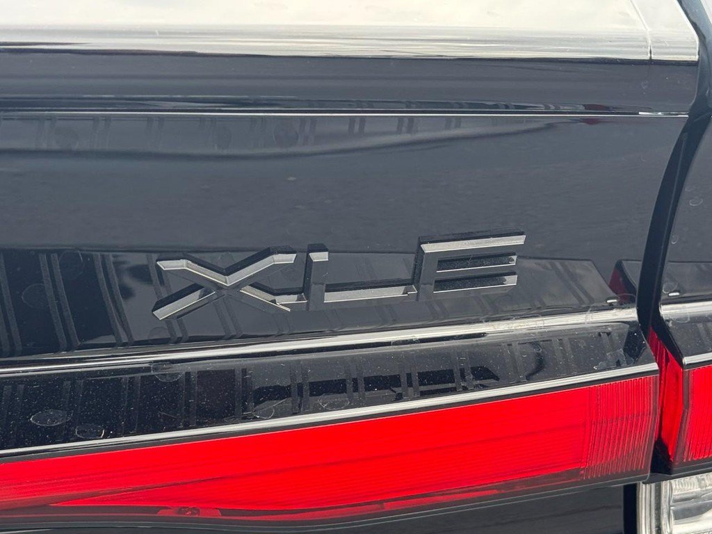 Used 2026 Toyota Prius XLE FWD image 7