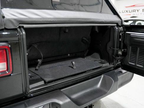 Used 2025 Jeep Wrangler Sport image 40
