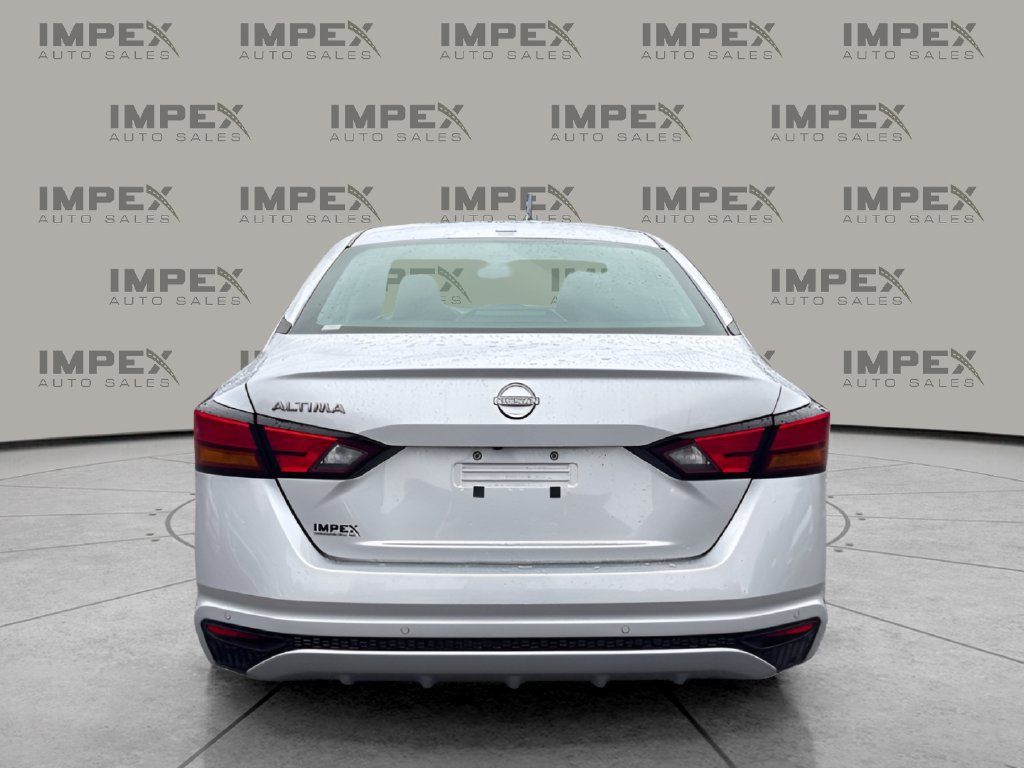 Used 2025 Nissan Altima 2.5 SV FWD image 4