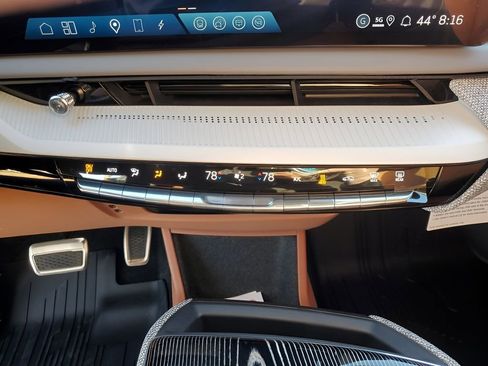 New 2026 Cadillac Optiq Sport 2 image 40