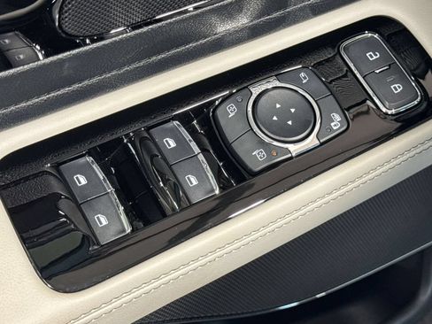 Certified 2026 Lincoln Aviator AWD image 15