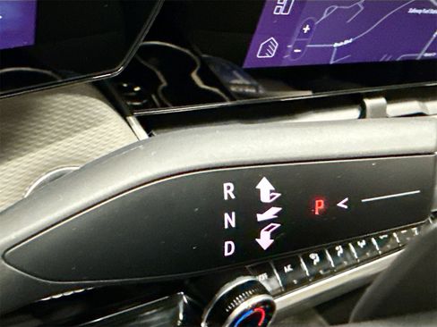 New 2026 Chevrolet Equinox LT w/ Convenience Package II image 17