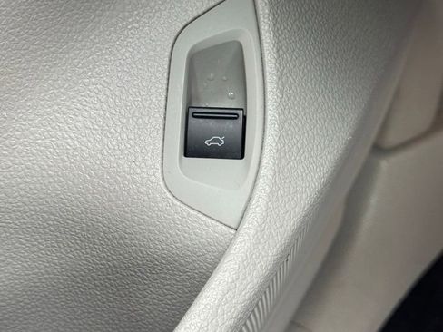 Used 2018 Volkswagen Passat 2.0T SE image 36