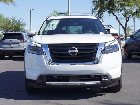 Certified 2025 Nissan Pathfinder Platinum AWD/4WD image 5