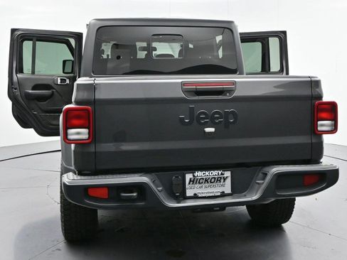 Used 2023 Jeep Gladiator Sport AWD/4WD image 37