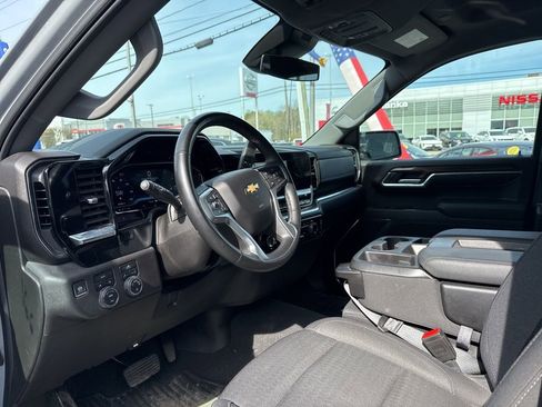 Used 2024 Chevrolet Silverado 1500 LT image 8
