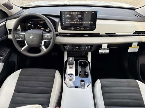 New 2026 Mitsubishi Outlander SE FWD image 16