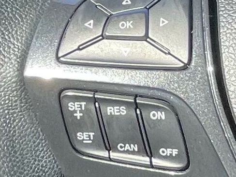 Used 2018 Ford Explorer XLT w/ Equipment Group 202A image 23