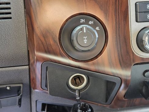 Used 2011 Ford F250 Lariat w/ Lariat Interior Pkg AWD/4WD image 25