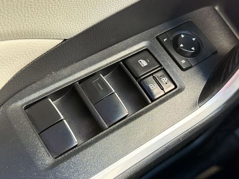 Used 2021 Toyota RAV4 XLE Premium image 27