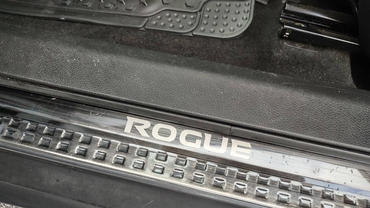 Used 2020 Nissan Rogue S FWD image 12