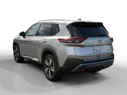 Used 2023 Nissan Rogue SL FWD image 3