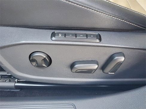 Used 2019 Volkswagen Jetta SEL Premium image 17