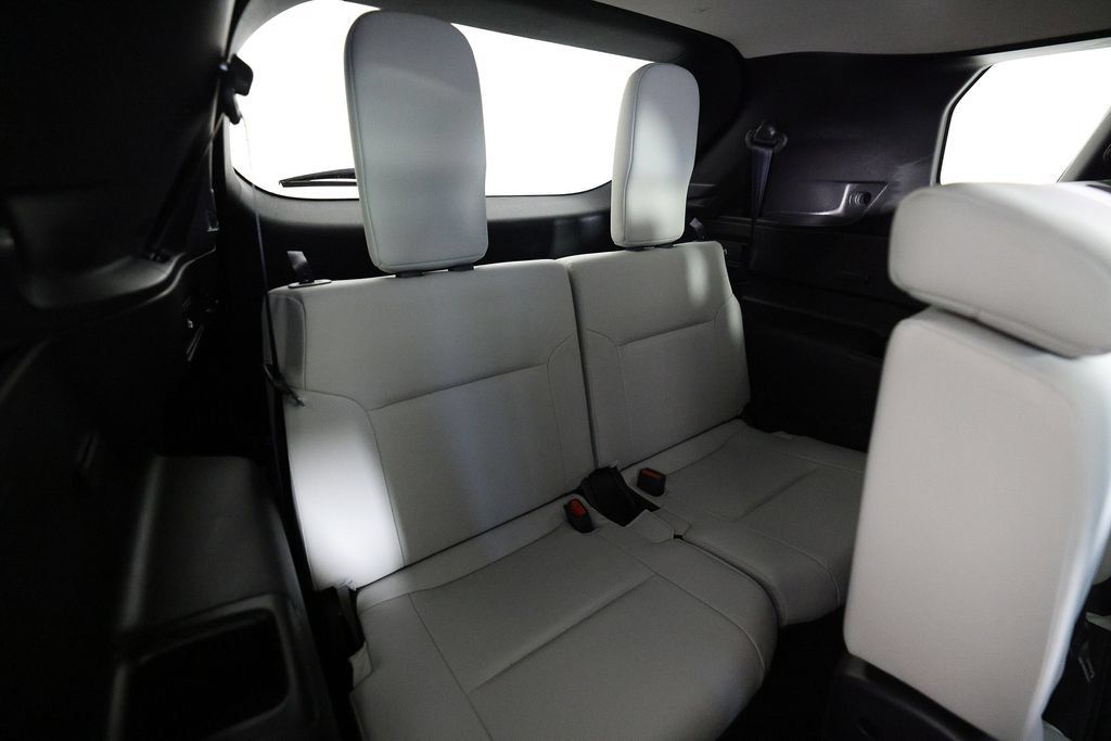 Used 2025 Mitsubishi Outlander SE FWD image 12