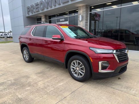 Used 2023 Chevrolet Traverse LT FWD image 3
