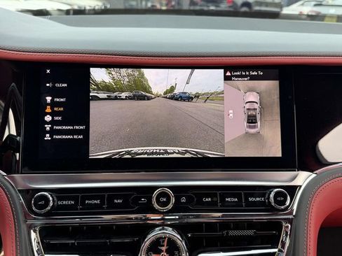 Used 2024 Bentley Flying Spur V8 AWD/4WD image 22