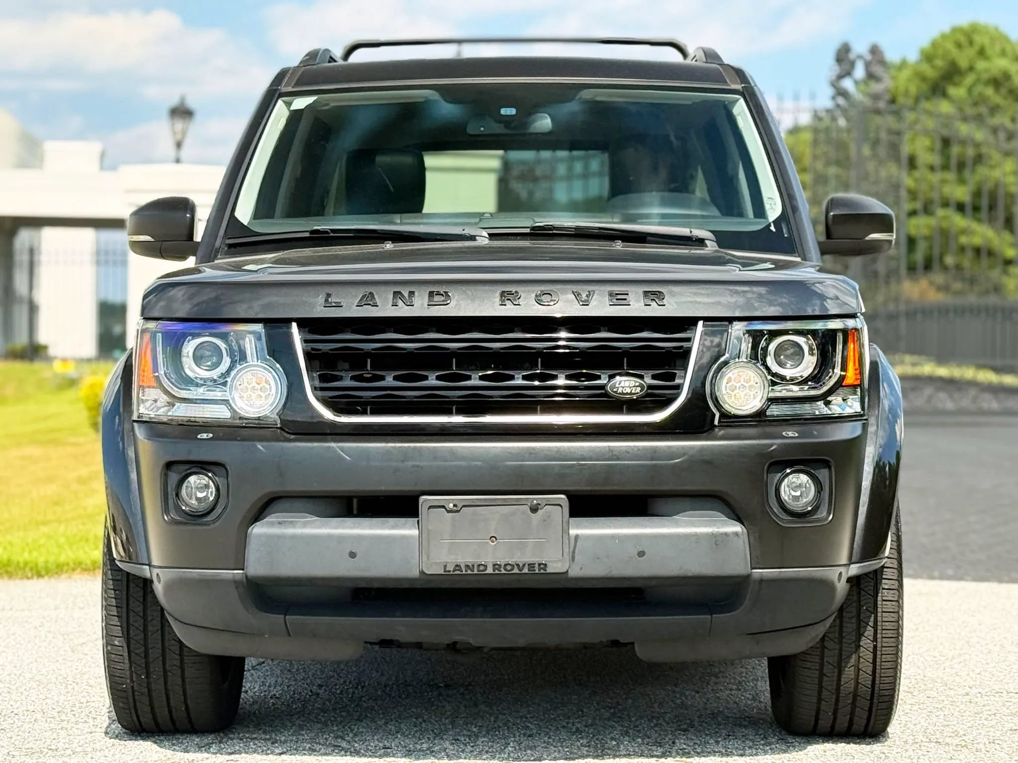 Used 2015 Land Rover LR4 HSE AWD/4WD image 3