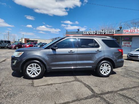 Used 2016 Ford Explorer XLT image 8