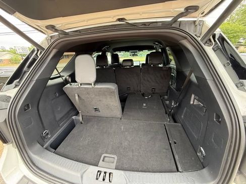 Used 2025 Ford Explorer ST-Line w/ ST-Line Street Pack AWD/4WD image 8