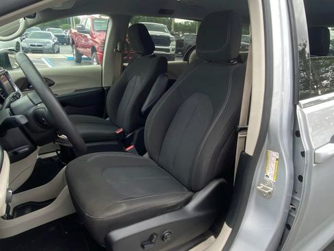 Used 2023 Chrysler Voyager LX FWD image 15