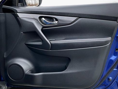 Used 2018 Nissan Rogue SV image 25