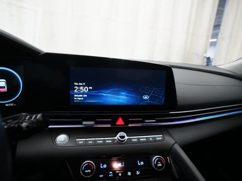 Used 2024 Hyundai Elantra Limited FWD image 6