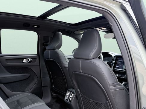 Used 2023 Volvo XC40 Recharge Ultimate AWD/4WD image 39