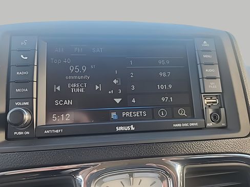 Used 2014 Chrysler Town & Country Touring FWD image 18