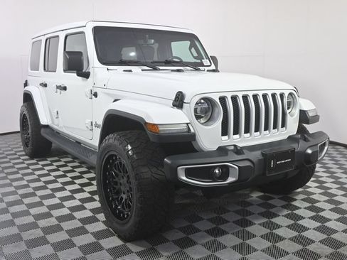Used 2019 Jeep Wrangler Unlimited Sahara AWD/4WD image 9