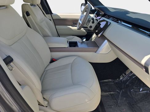 Certified 2024 Land Rover Range Rover SE AWD/4WD image 10