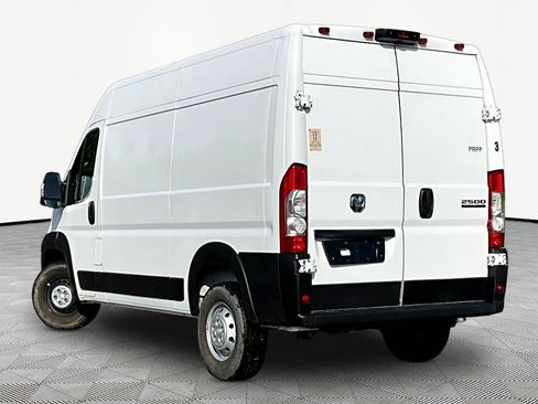 Used 2023 RAM ProMaster 2500 w/ Driver Convenience Group FWD image 4