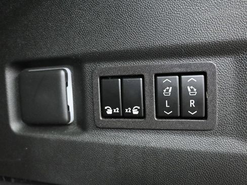 Used 2023 Chevrolet Tahoe Premier w/ Advanced Technology Package AWD/4WD image 18