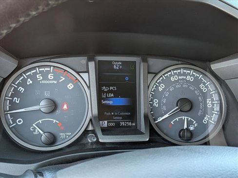 Used 2020 Toyota Tacoma TRD Sport image 11