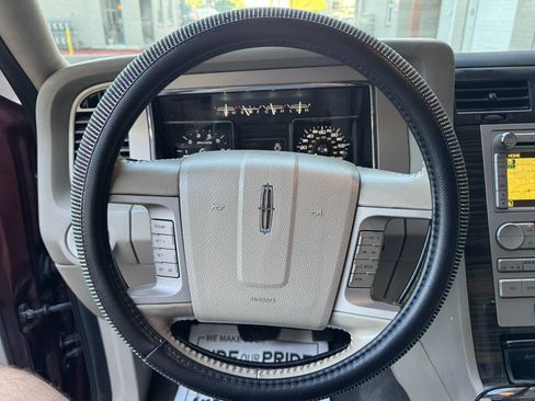 Used 2010 Lincoln Navigator 4WD image 16