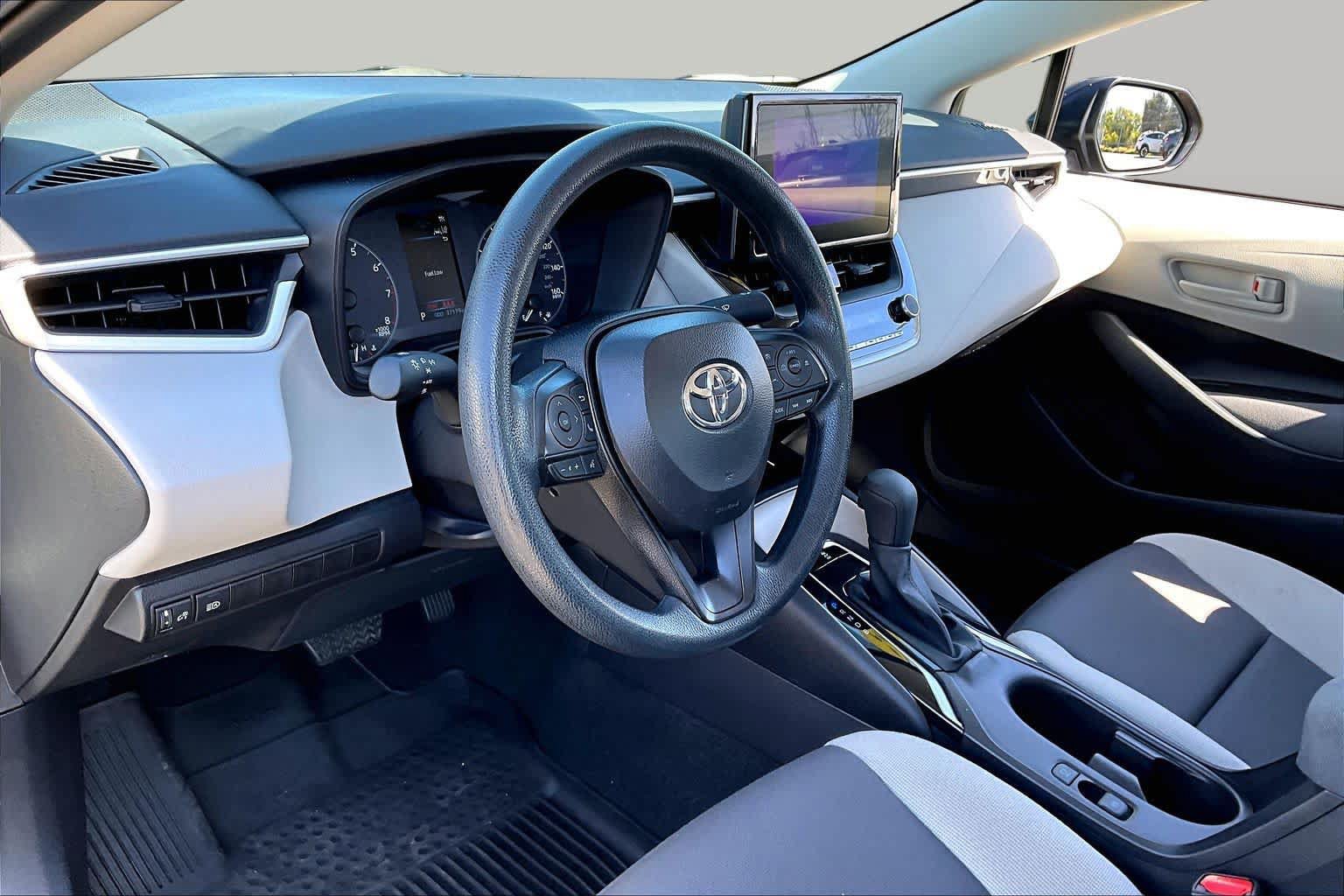 Certified 2025 Toyota Corolla LE FWD image 17