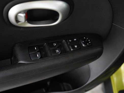 Used 2014 Kia Soul FWD image 19