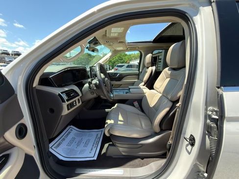 Used 2024 Lincoln Navigator Premiere AWD/4WD image 31