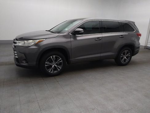 Used 2018 Toyota Highlander LE image 2