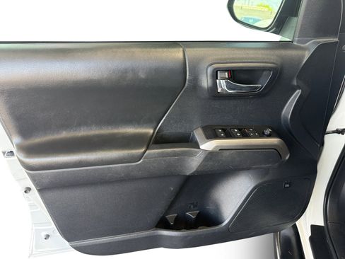 Used 2021 Toyota Tacoma Limited w/ Nightshade Package AWD/4WD image 12
