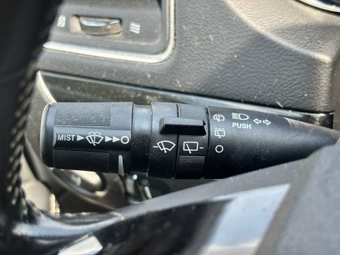 Used 2019 Dodge Grand Caravan SXT FWD image 33