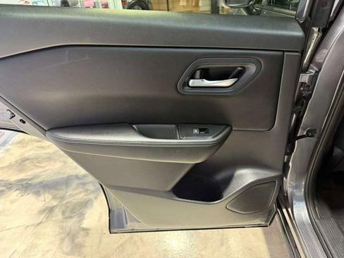 Used 2024 Nissan Rogue SV image 32