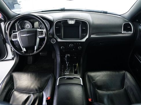 Used 2011 Chrysler 300 Limited image 16